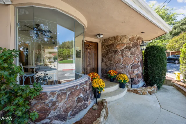 $1,575,000 | 1574 East Glenoaks Boulevard, Glendale, CA 91206