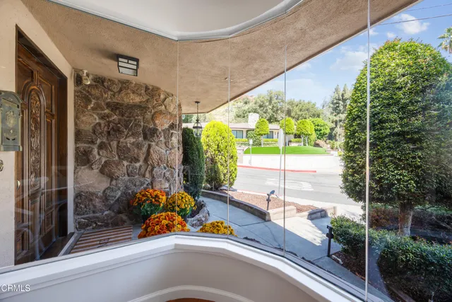 $1,575,000 | 1574 East Glenoaks Boulevard, Glendale, CA 91206