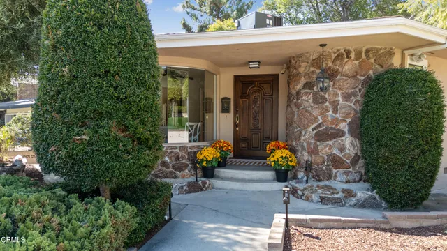 $1,575,000 | 1574 East Glenoaks Boulevard, Glendale, CA 91206