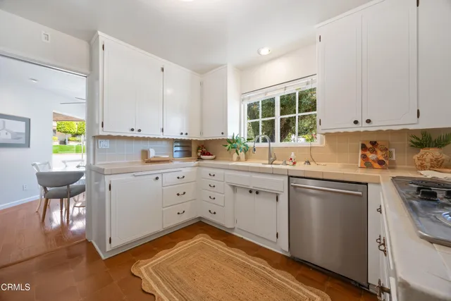 $1,575,000 | 1574 East Glenoaks Boulevard, Glendale, CA 91206