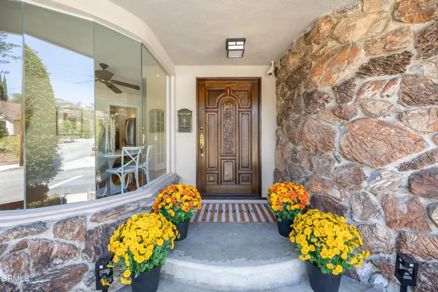 $1,575,000 | 1574 East Glenoaks Boulevard, Glendale, CA 91206