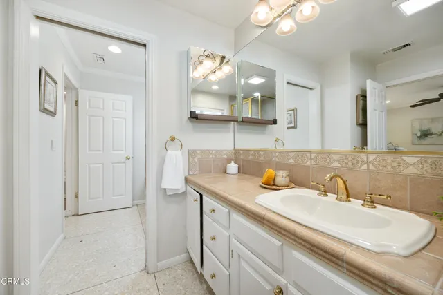 $1,575,000 | 1574 East Glenoaks Boulevard, Glendale, CA 91206