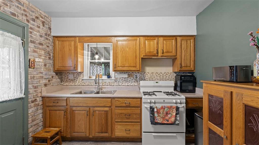 274 State Street Baden, PA 15005 - Photo 6 of 17 Gallery Image 6