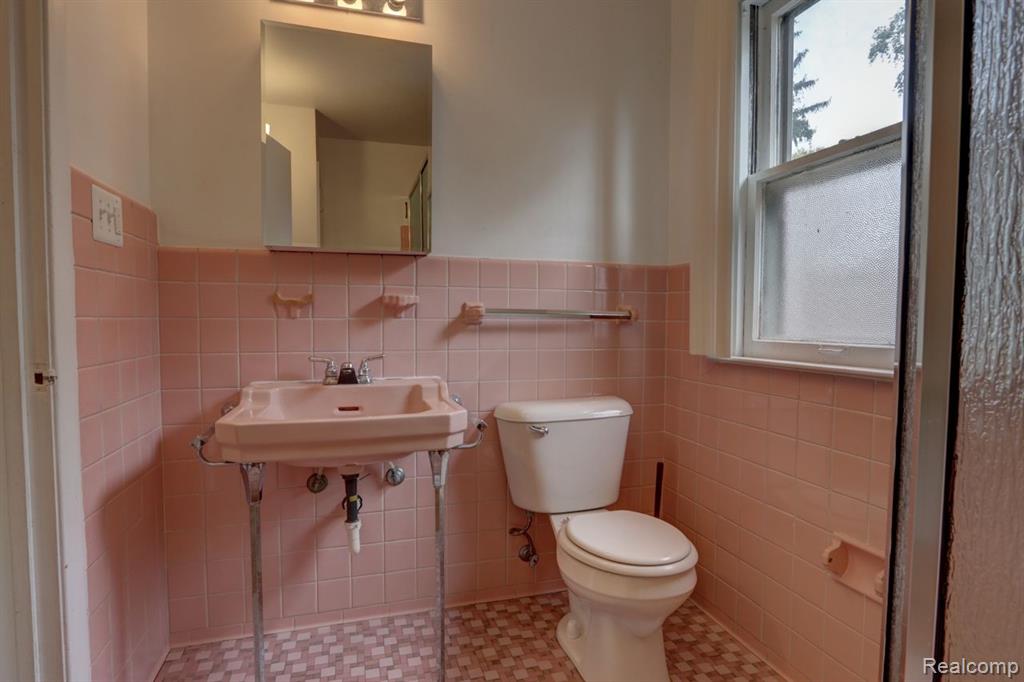 916 Harcourt Road Grosse Pointe, MI 48230 - Photo 24 of 28