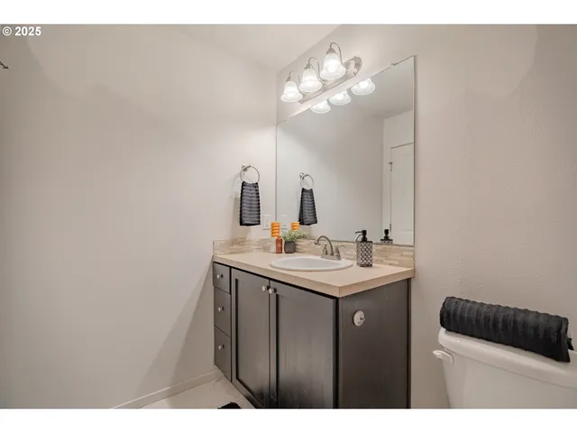 $399,999 | 11530 Northeast 125th Avenue, Vancouver, WA 98682