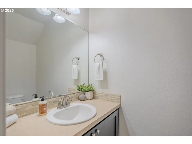 $399,999 | 11530 Northeast 125th Avenue, Vancouver, WA 98682