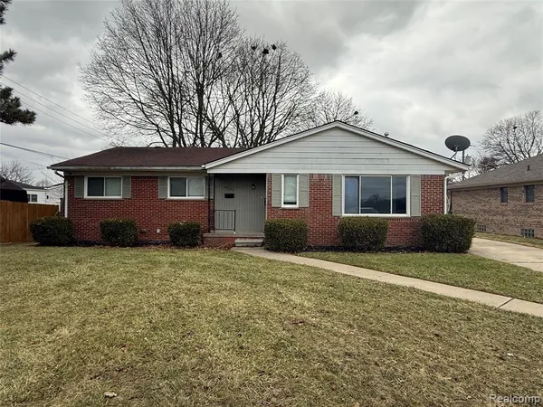 $2,200 | 2501 King Road, Trenton, MI 48183