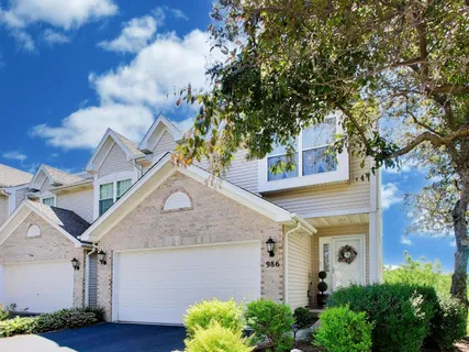 $368,000 | 986 Viewpoint Drive, Lake In The Hills, IL 60156