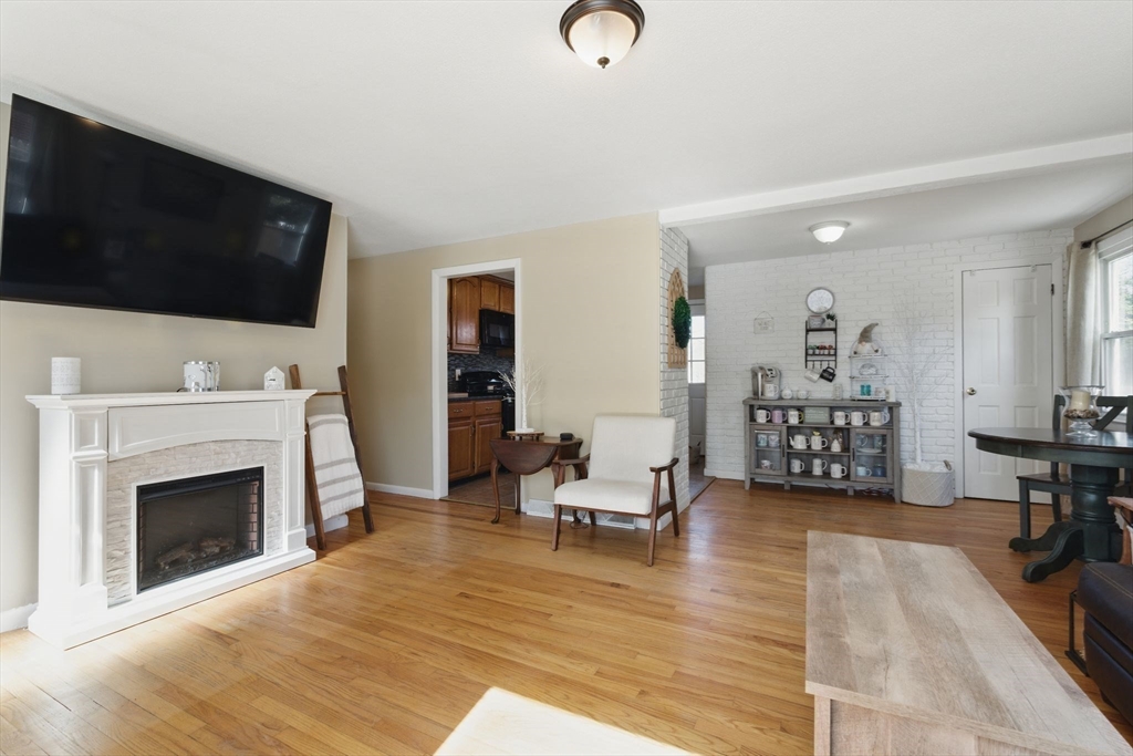 76 Hazen Street Springfield, MA 01119 - Photo 3 of 24 Gallery Image 3