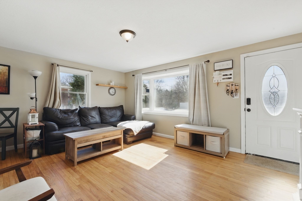 76 Hazen Street Springfield, MA 01119 - Photo 4 of 24 Gallery Image 4