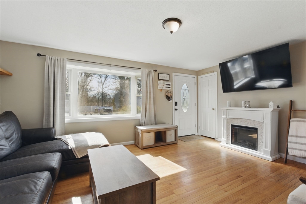 76 Hazen Street Springfield, MA 01119 - Photo 7 of 24 Gallery Image 7