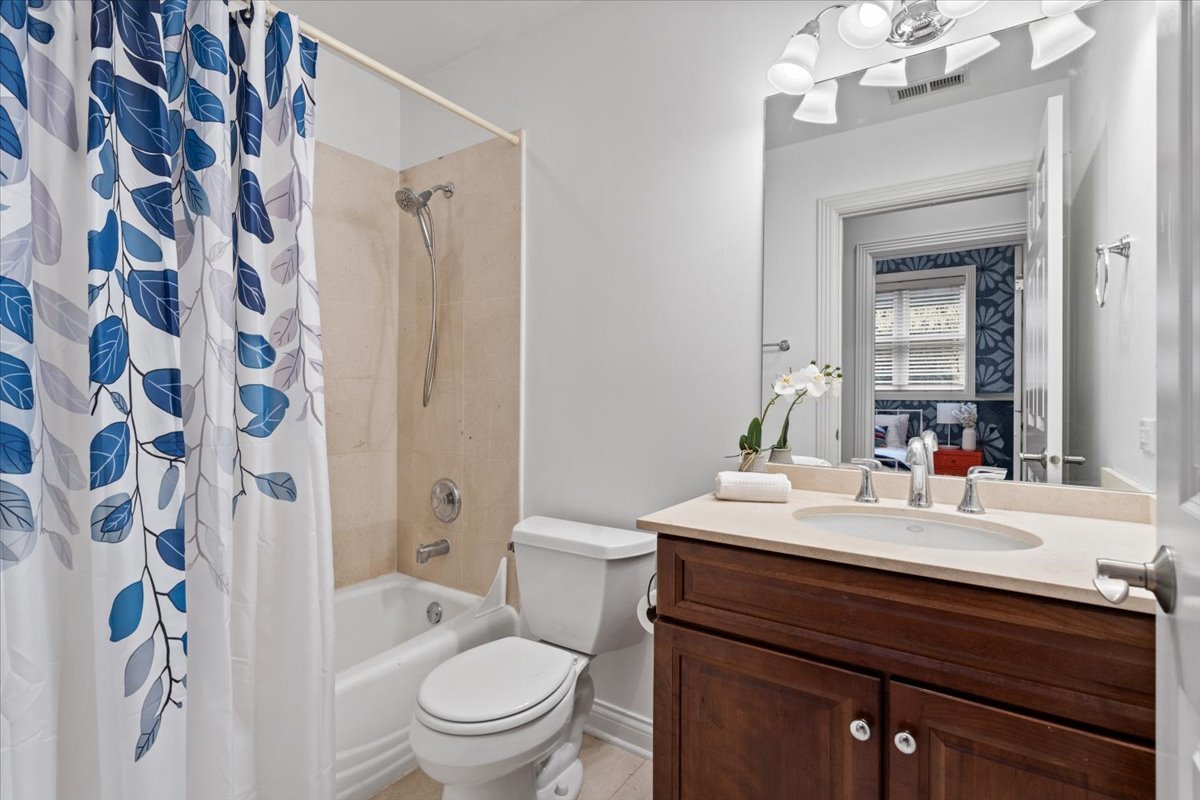 2642 North Racine Avenue, Unit 2N Chicago, IL 60614 - Photo 14 of 22 a bathroom with a sink a toilet a shower and a mirror
