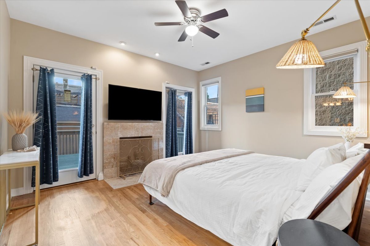 2642 North Racine Avenue, Unit 2N Chicago, IL 60614 - Photo 17 of 22 a spacious bedroom with a bed and a flat screen tv