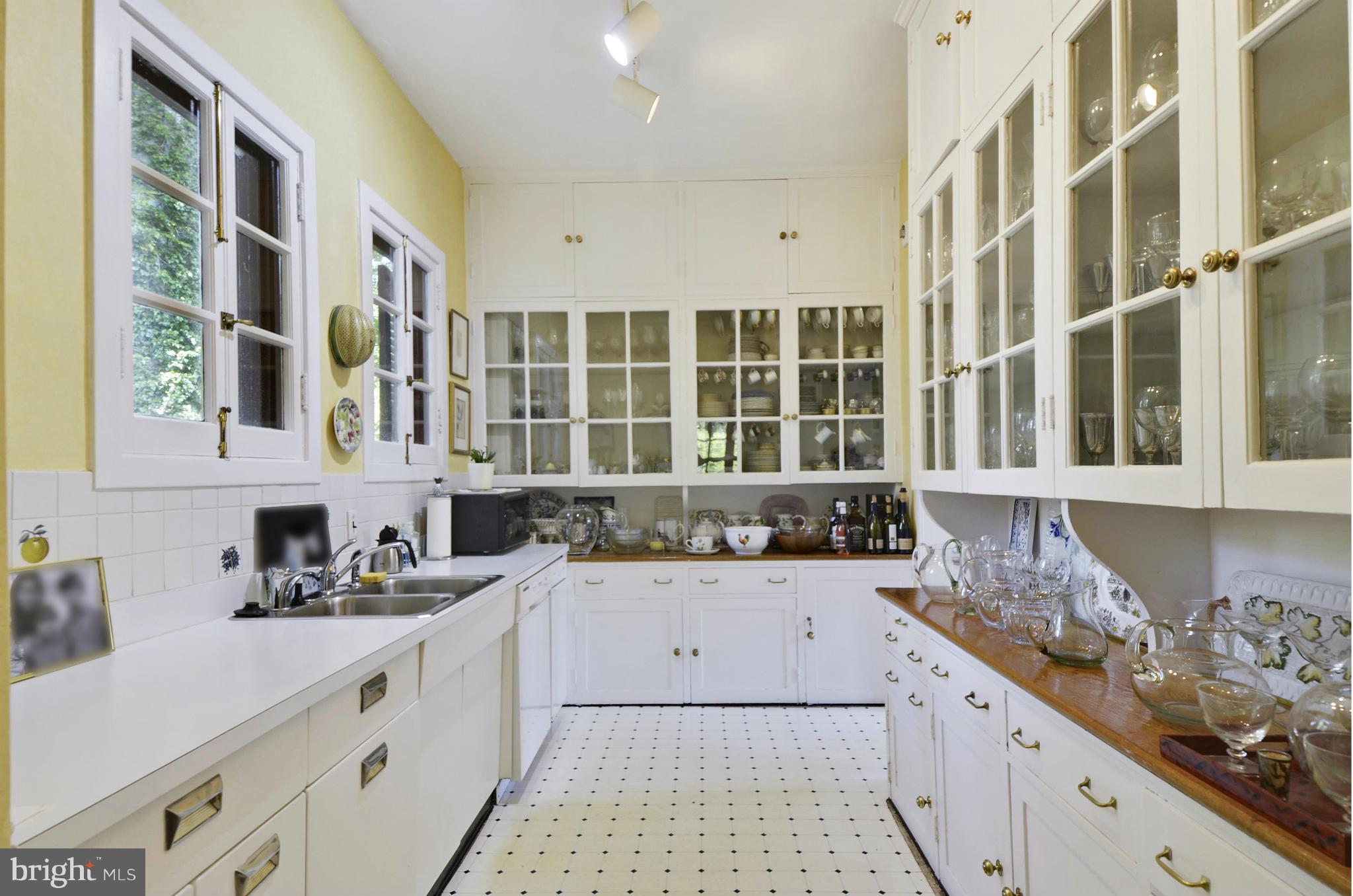 101 Stratford Road Baltimore, MD 21218 - Photo 11 of 29 Butler's Pantry