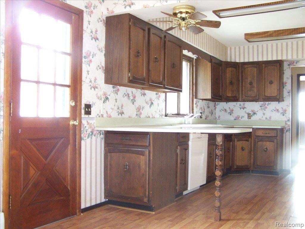 8952 Douglas Road Temperance, MI 48182 - Photo 4 of 8 100_3395