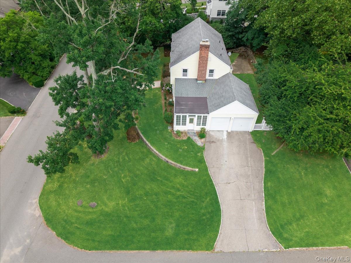 17 Pinewood Road Manhasset, NY 11030 - Photo 41 of 45