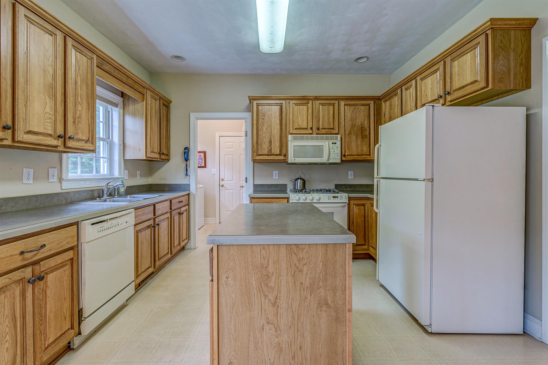 1412 Fieldgate Road Salem, VA 24153 - Photo 10 of 43 10-1412 Fieldgate 010