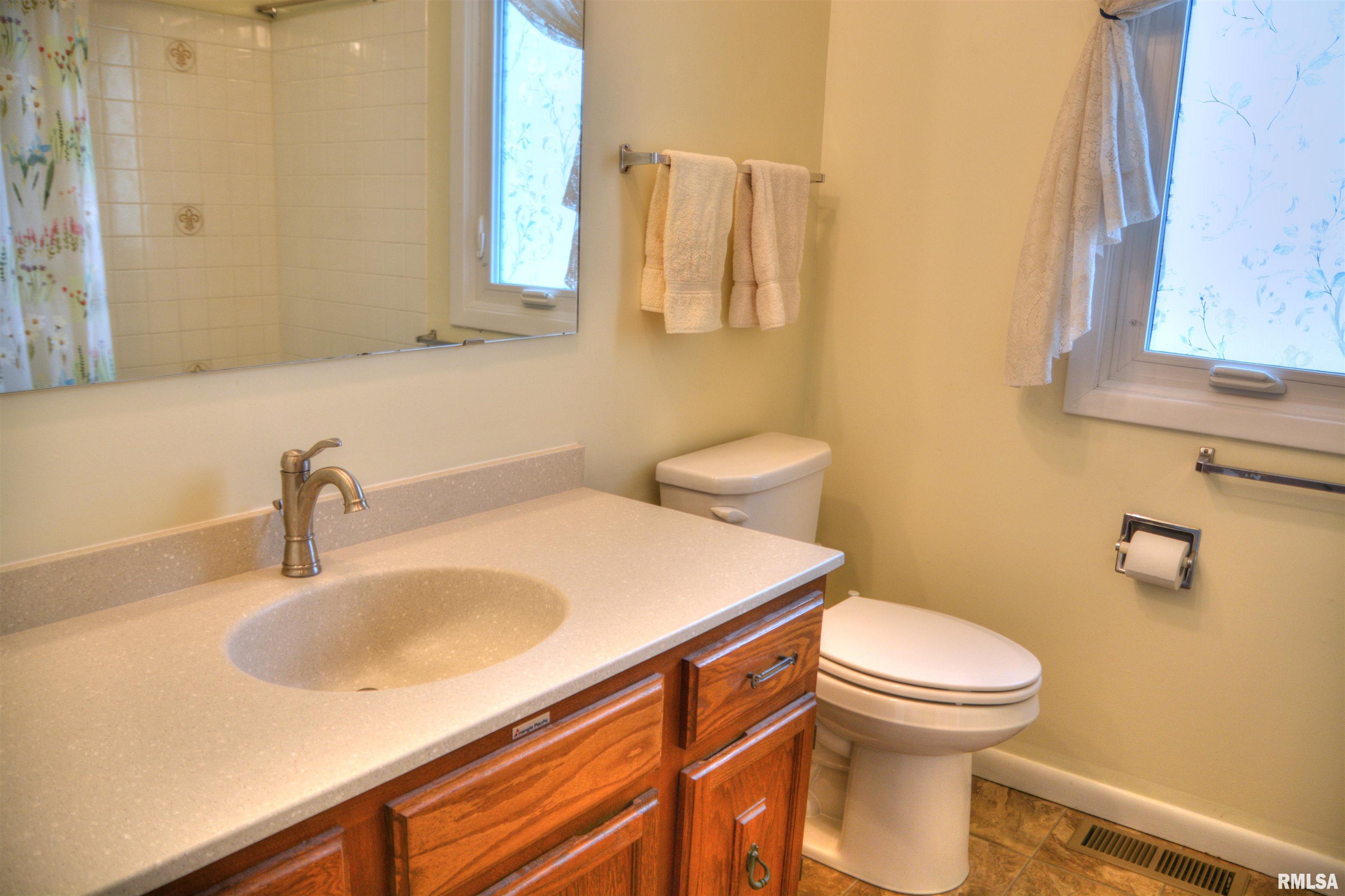 4 Cedar Drive Macomb, IL 61455 - Photo 17 of 26