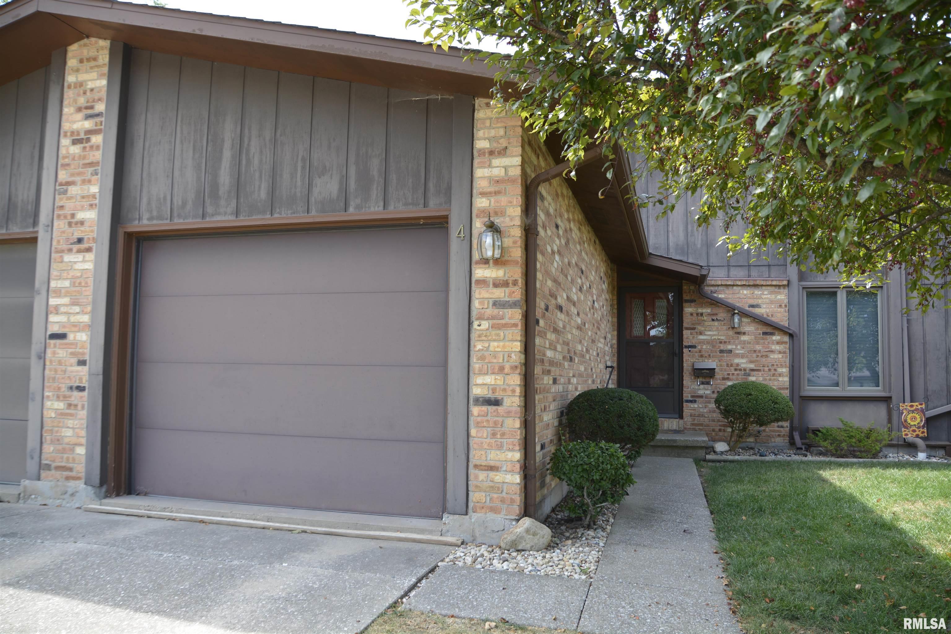 4 Cedar Drive Macomb, IL 61455 - Photo 3 of 26