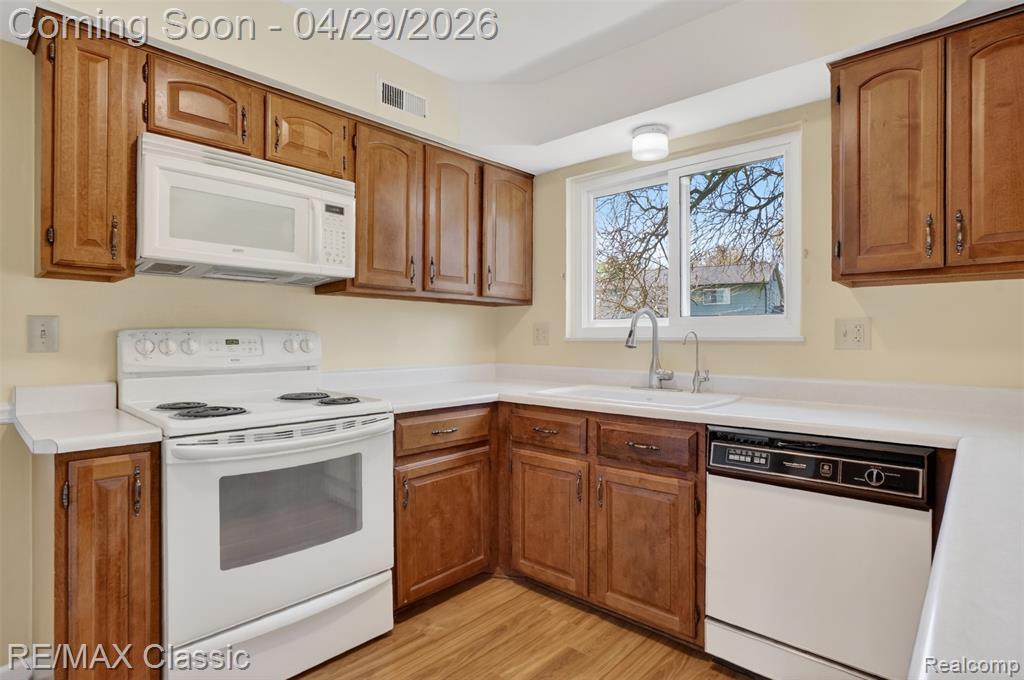 36365 Six Mile Road Livonia, MI 48152 - Photo 12 of 32