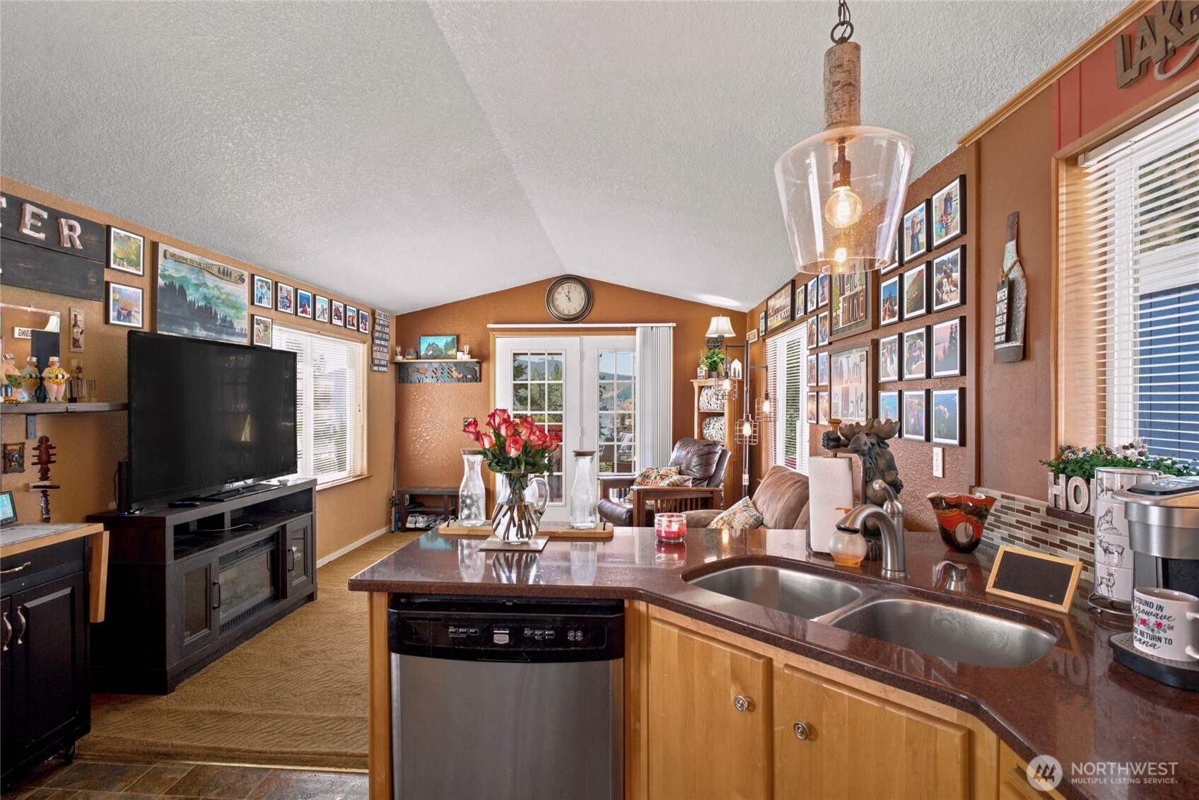 11155 South Lakeshore Road, Unit 17A Chelan, WA 98816 - Photo 11 of 33
