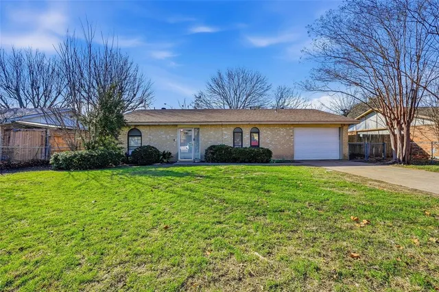 $204,900 | 130 Sheffield Drive, Cedar Hill, TX 75104