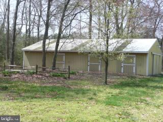 33858 Rounds Road Pittsville, MD 21850 - Photo 3 of 9 a backyard of a house with lots of green space