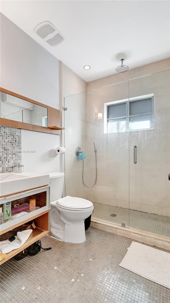 Flamingo-Lummus Miami Beach, FL 33139 - Photo 17 of 63 a bathroom with a toilet a sink and shower