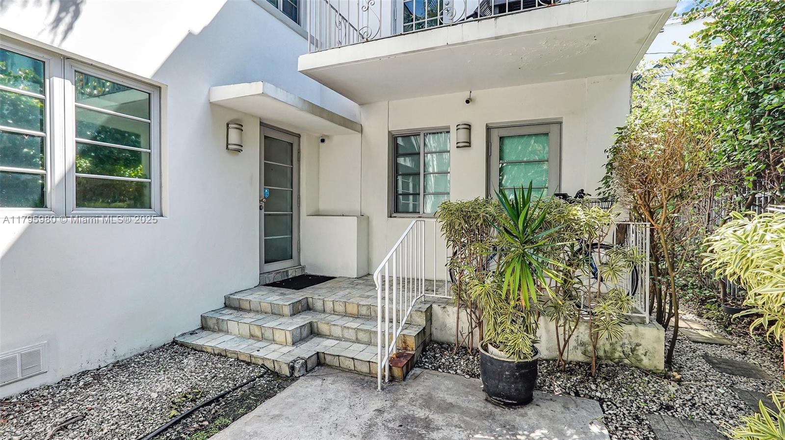 Flamingo-Lummus Miami Beach, FL 33139 - Photo 8 of 63 a view of balcony and patio