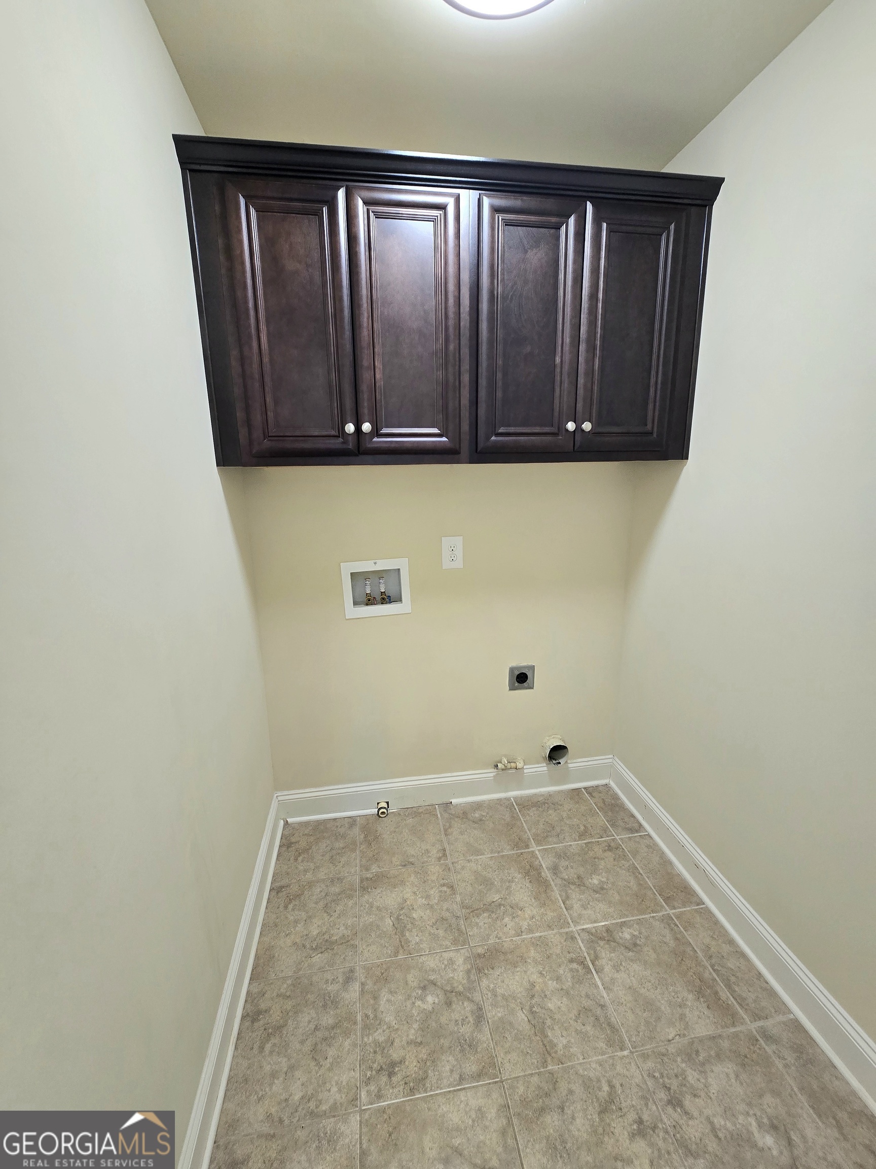 9 Ravine Drive Newnan, GA 30265 - Photo 39 of 46 an empty room with wooden floor