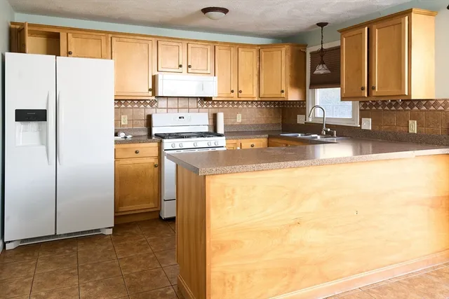 $2,300 | 3 Woodland Street, Unit 16, Lawrence, MA 01841