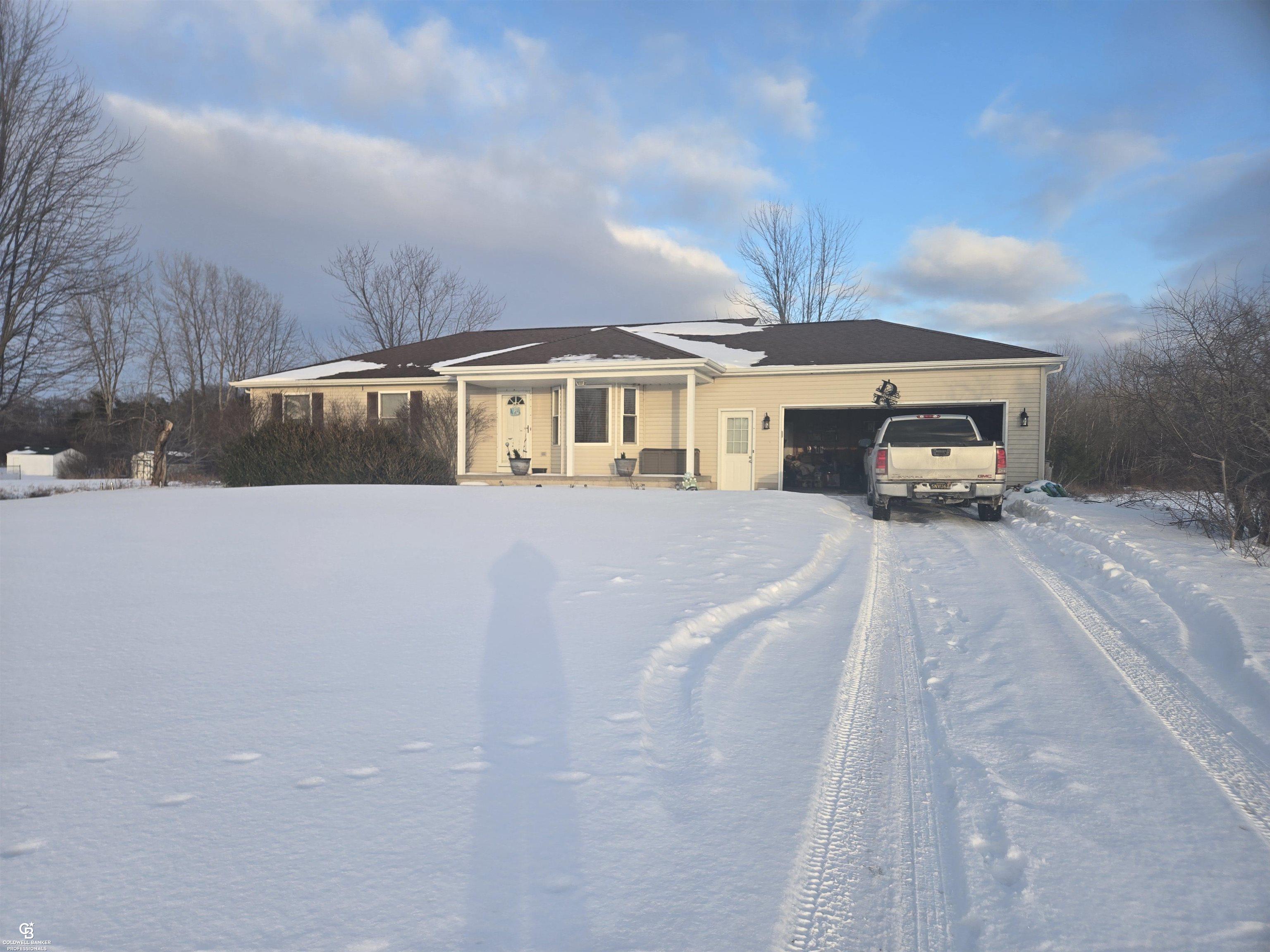 6458 Owens Road Yale, MI 48097 - Photo 3 of 27 Front view 2