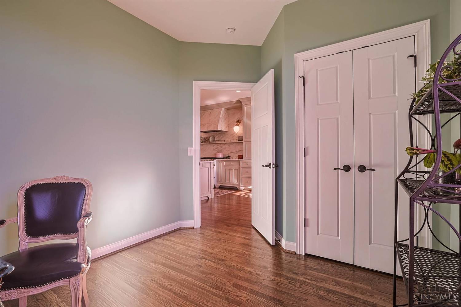 330 Boal Street Cincinnati, OH 45202 - Photo 31 of 87