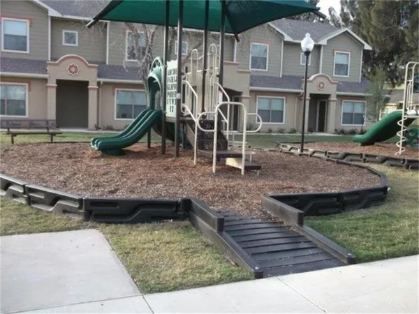 $909 | 2100 Grapefruit Street, Brownsville, TX 78521