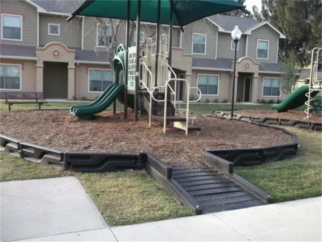 $909 | 2100 Grapefruit Street, Brownsville, TX 78521