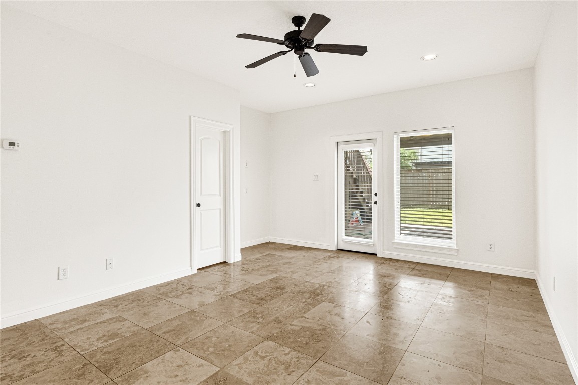 5509 Darling Street Houston, TX 77007 - Photo 13 of 36 guest bedroom