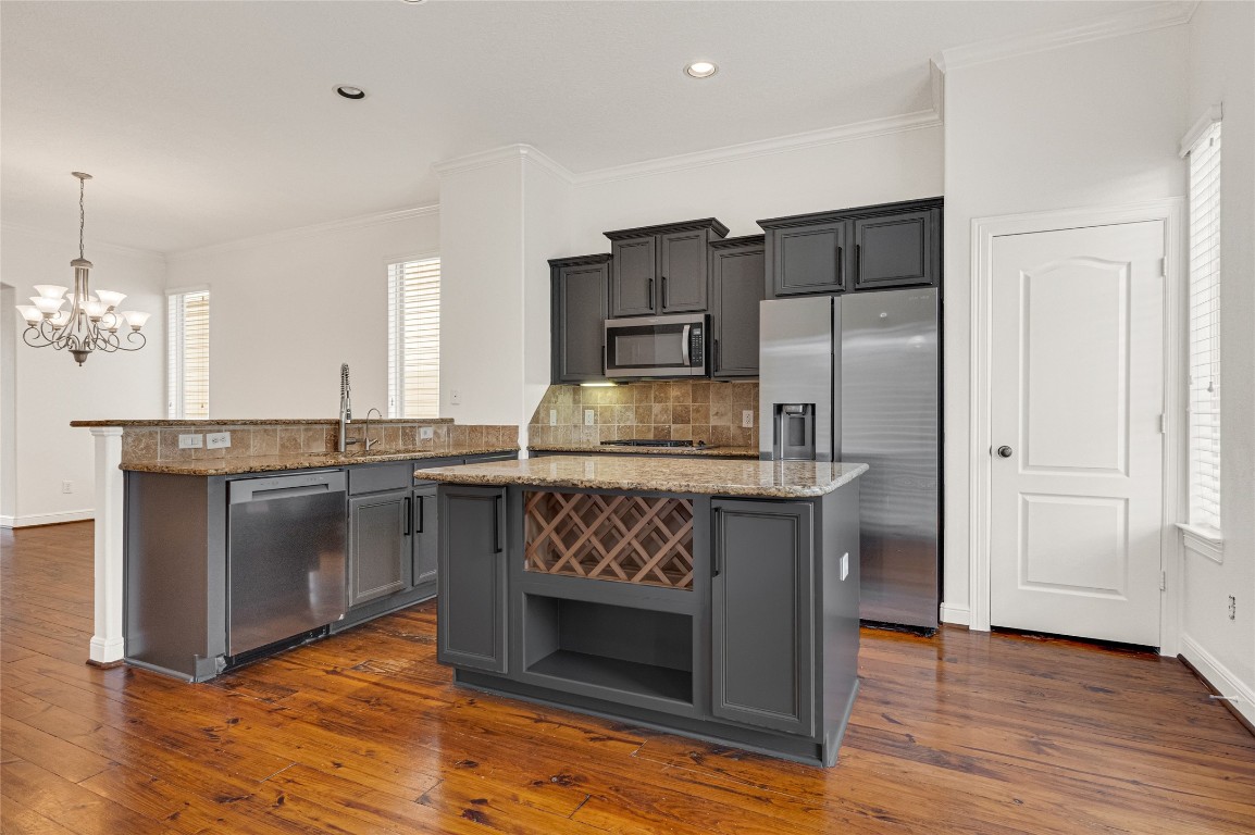 5509 Darling Street Houston, TX 77007 - Photo 17 of 36 gourmet kitchen