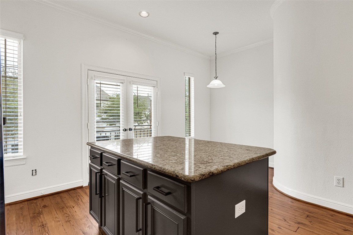 5509 Darling Street Houston, TX 77007 - Photo 21 of 36 gourmet kitchen