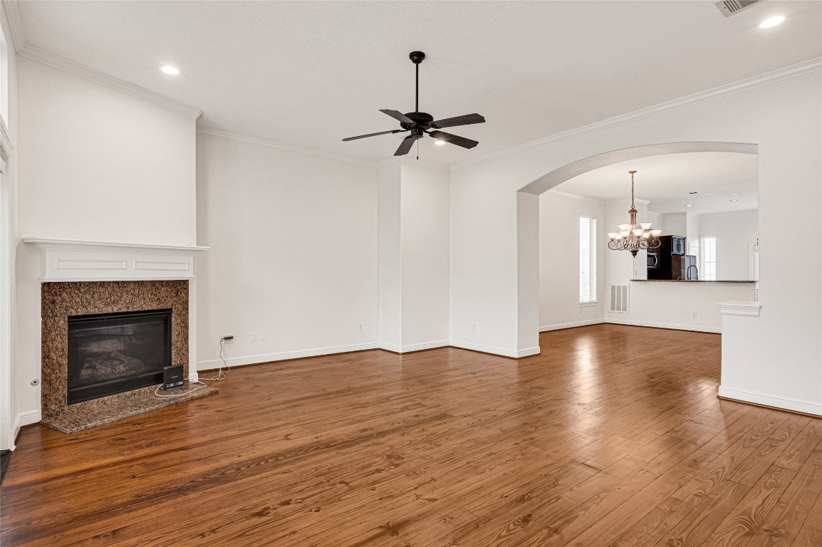 5509 Darling Street Houston, TX 77007 - Photo 23 of 36 Living room with gas fired fireplace.