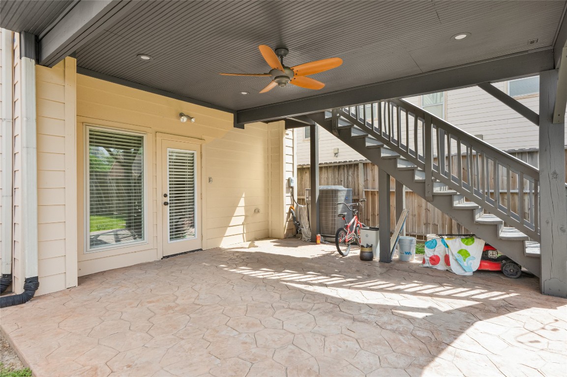 5509 Darling Street Houston, TX 77007 - Photo 8 of 36 private backyard perfect for entertaining