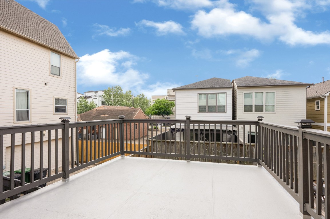 5509 Darling Street Houston, TX 77007 - Photo 10 of 36 deck on the second story perfect for small gathering.