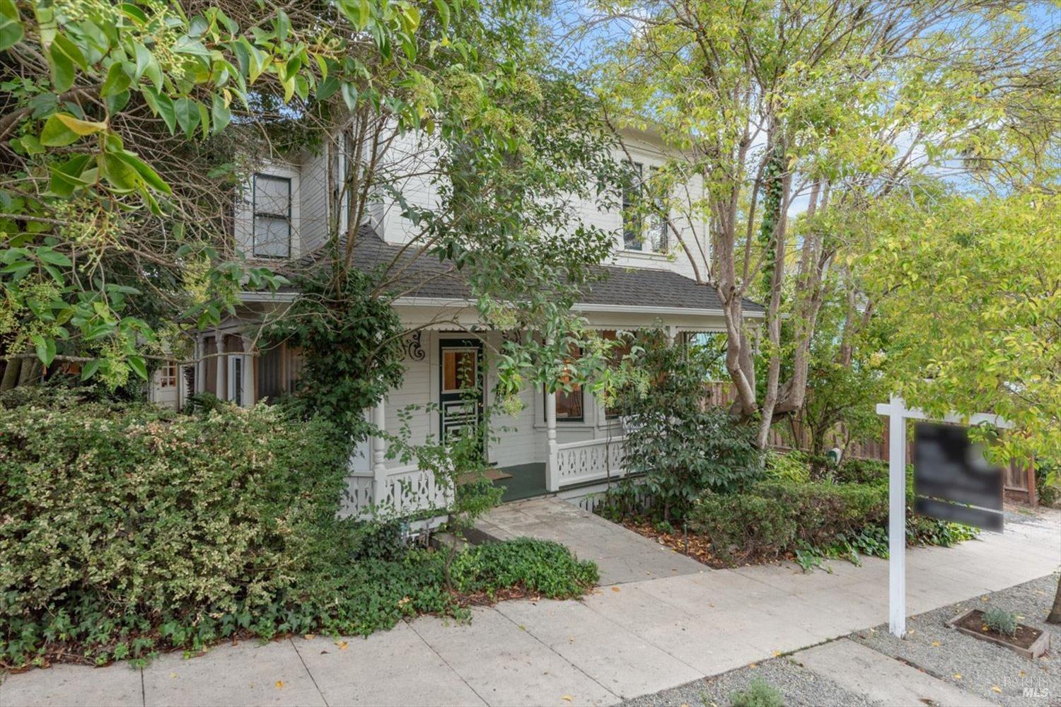 609 Galland Street, Petaluma, CA 94952 Compass