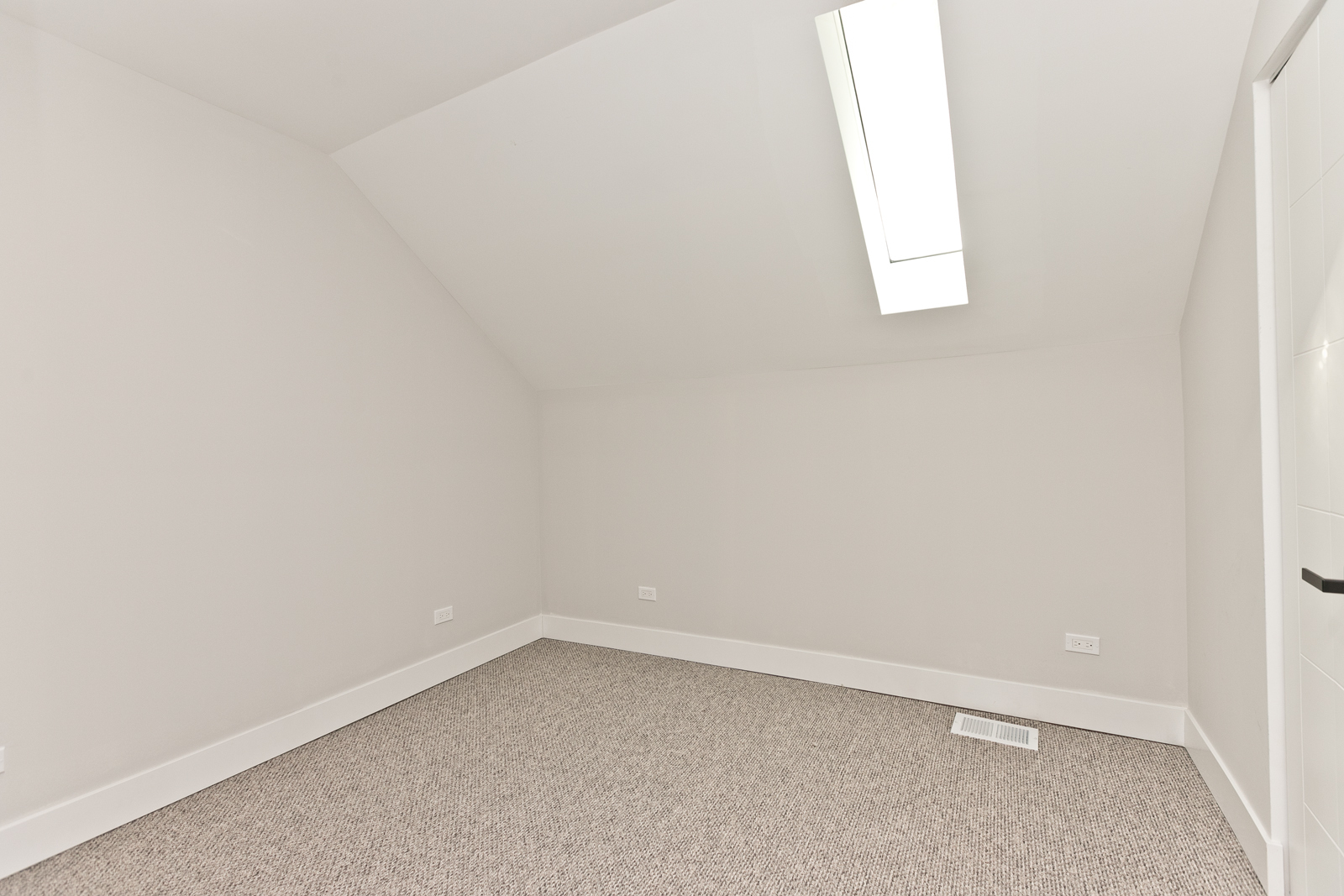 1925 South May Street, Unit 3F Chicago, IL 60608 - Photo 7 of 10 an empty room with a window
