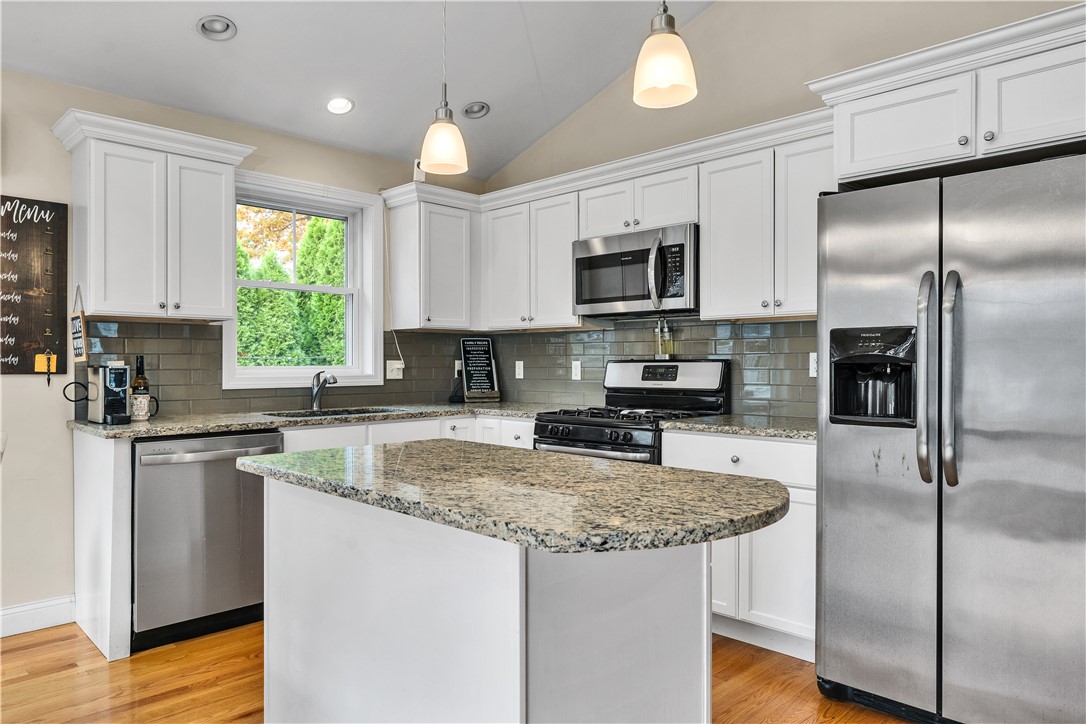 71 Northup Street Warwick, RI 02889 - Photo 13 of 43