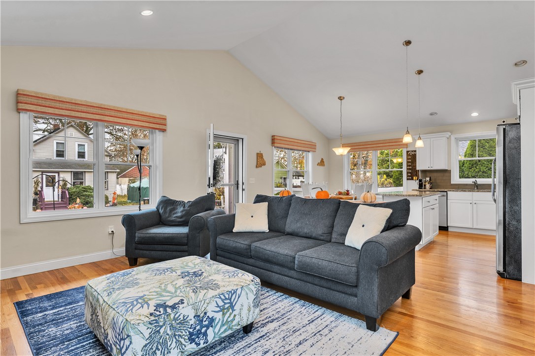 71 Northup Street Warwick, RI 02889 - Photo 6 of 43