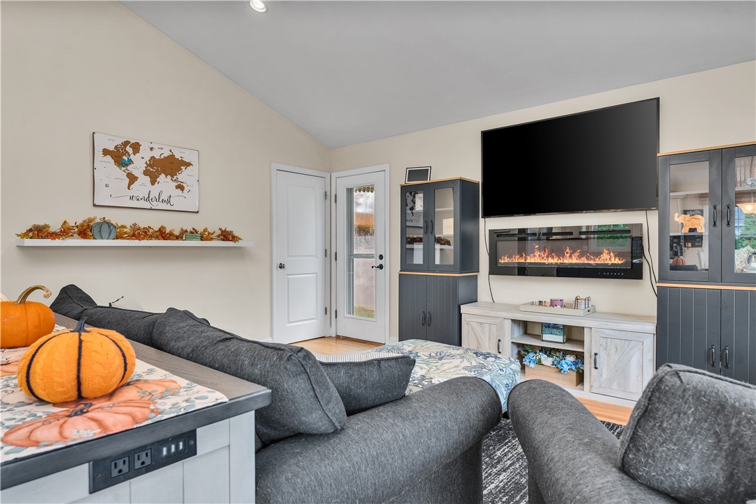 71 Northup Street Warwick, RI 02889 - Photo 7 of 43