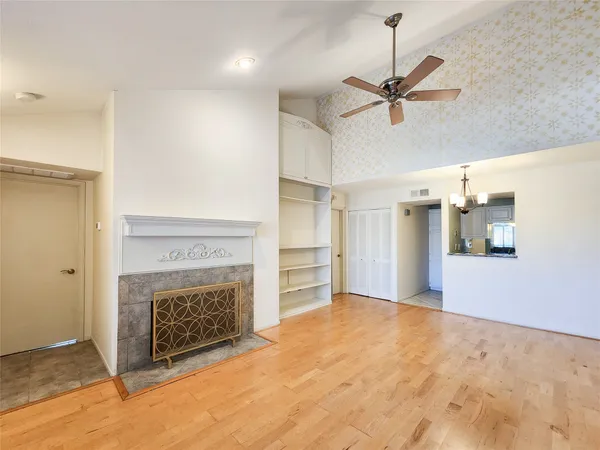 $1,500 | 1860 White Oak Drive, Unit 236, Houston, TX 77009