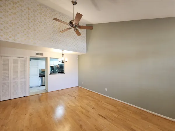 $1,500 | 1860 White Oak Drive, Unit 236, Houston, TX 77009