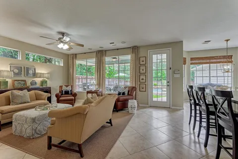 $689,000 | 11 Wisteria Walk Circle, The Woodlands, TX 77381