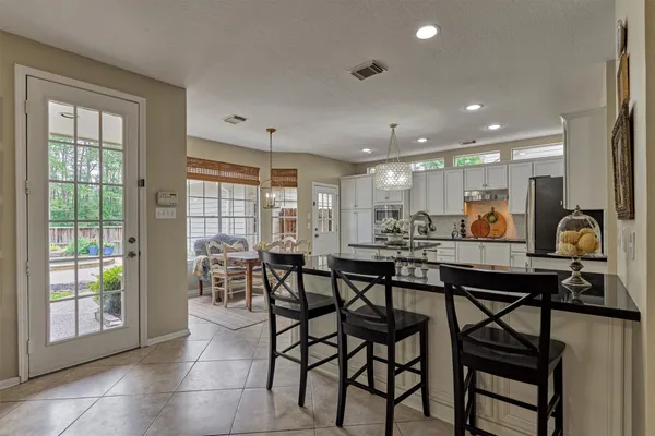 $689,000 | 11 Wisteria Walk Circle, The Woodlands, TX 77381